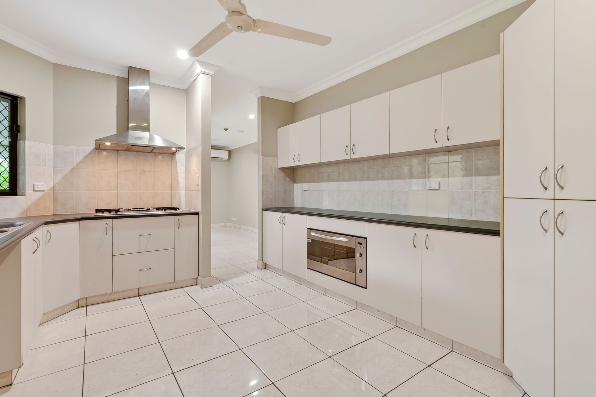 14 Riveren Court, Farrar — kitchen with gas cooktop and oven