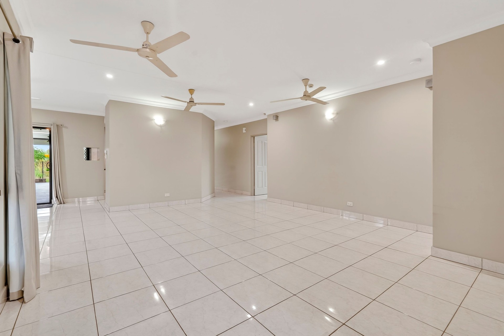 14 Riveren Court, Farrar — second living space
