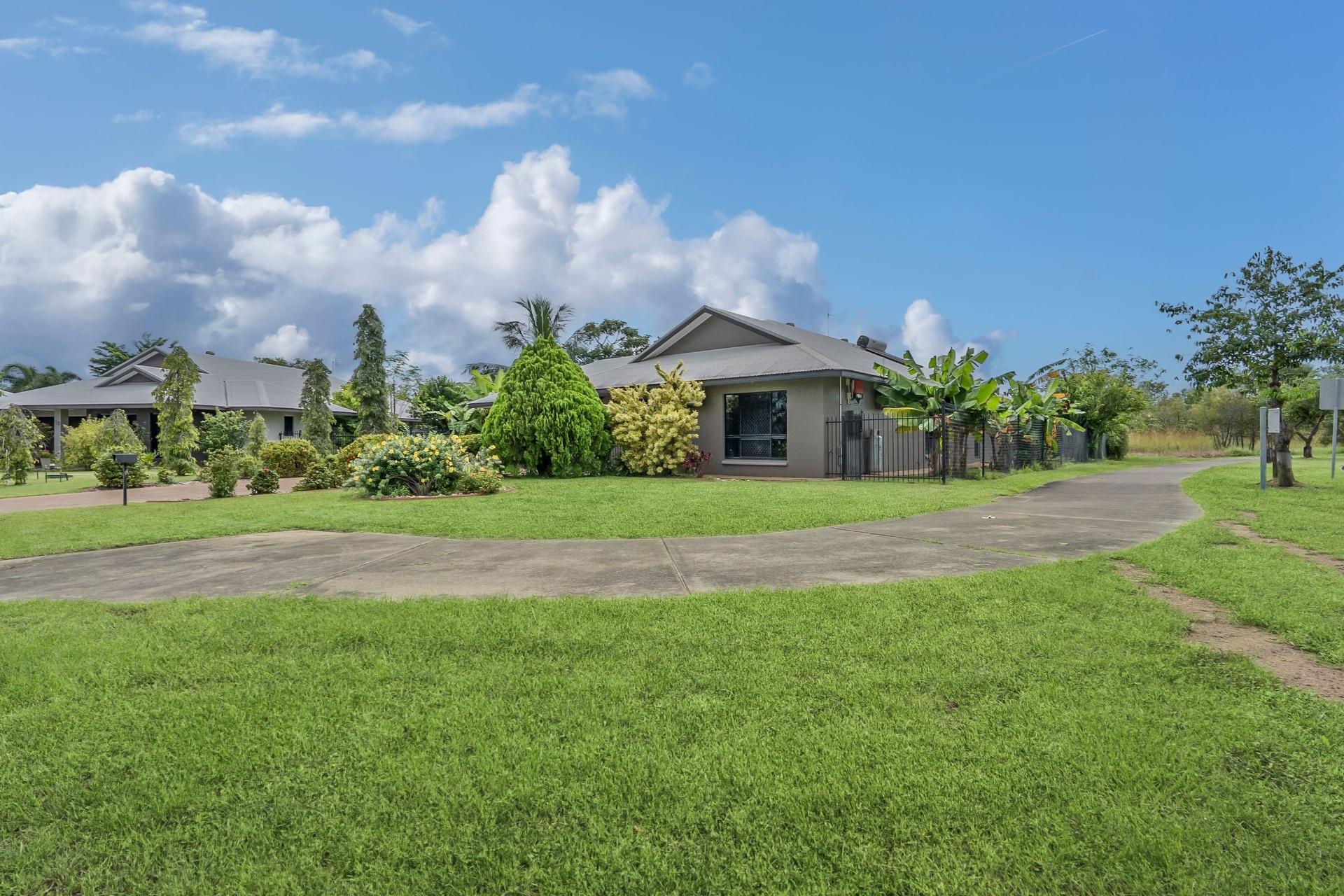 14 Riveren Court, Farrar — side view from corner