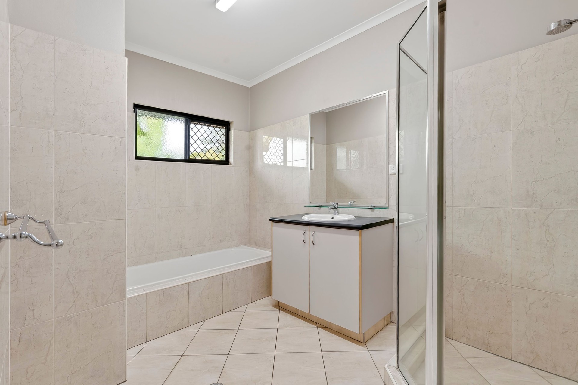 14 Riveren Court, Farrar — main bathroom with bath and shower