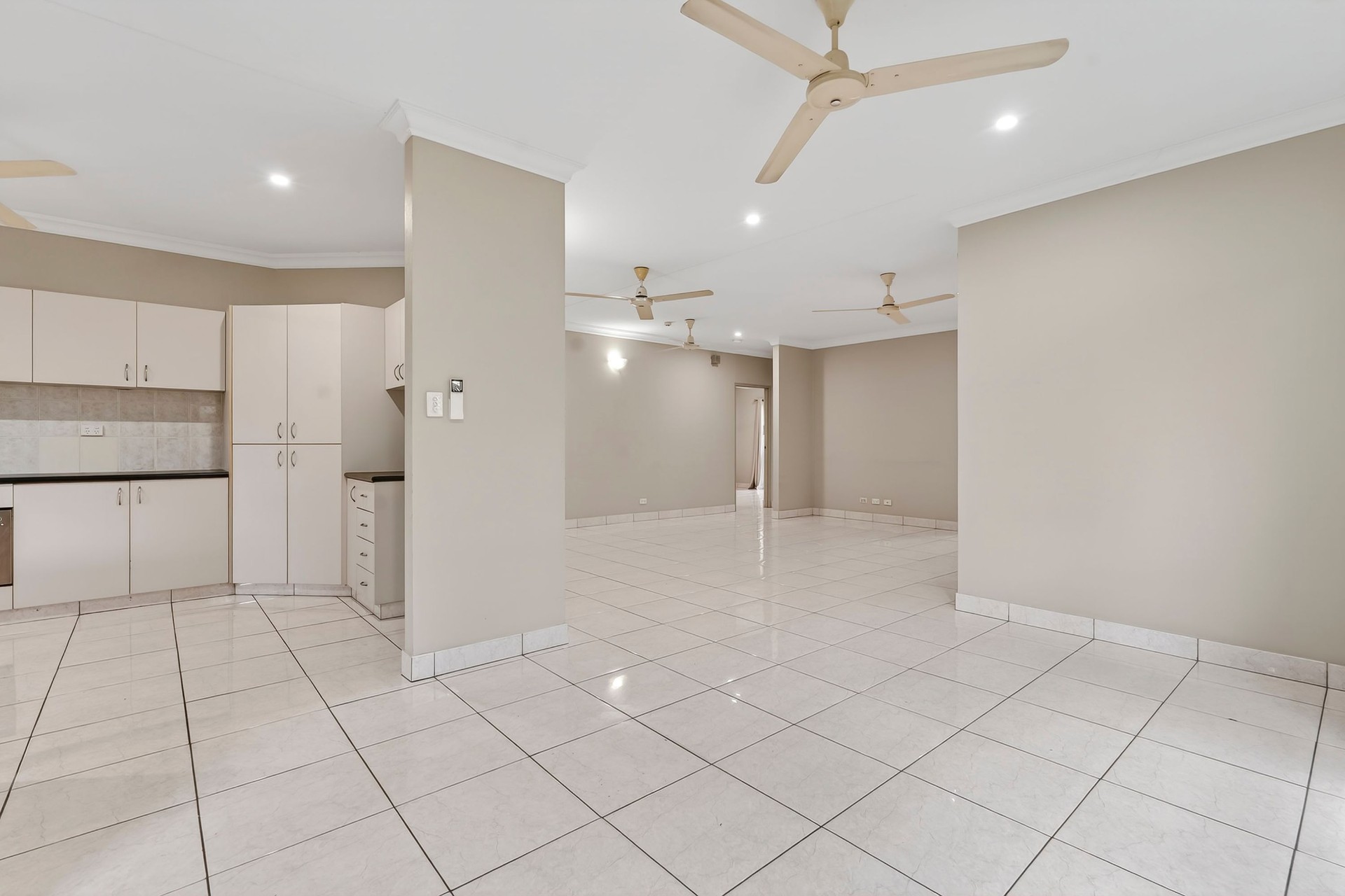 14 Riveren Court, Farrar — kitchen and open-plan living