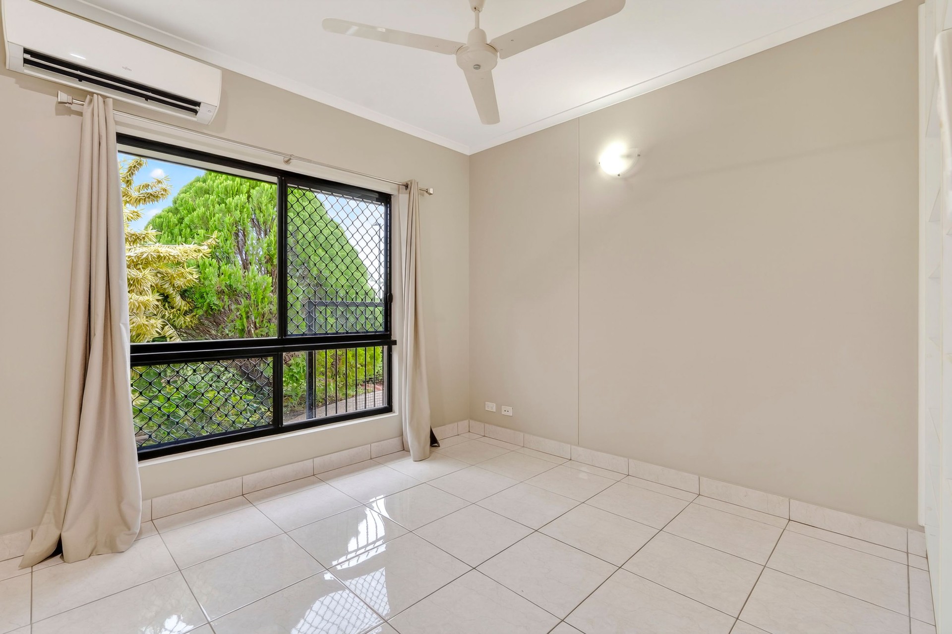 14 Riveren Court, Farrar — additional bedroom