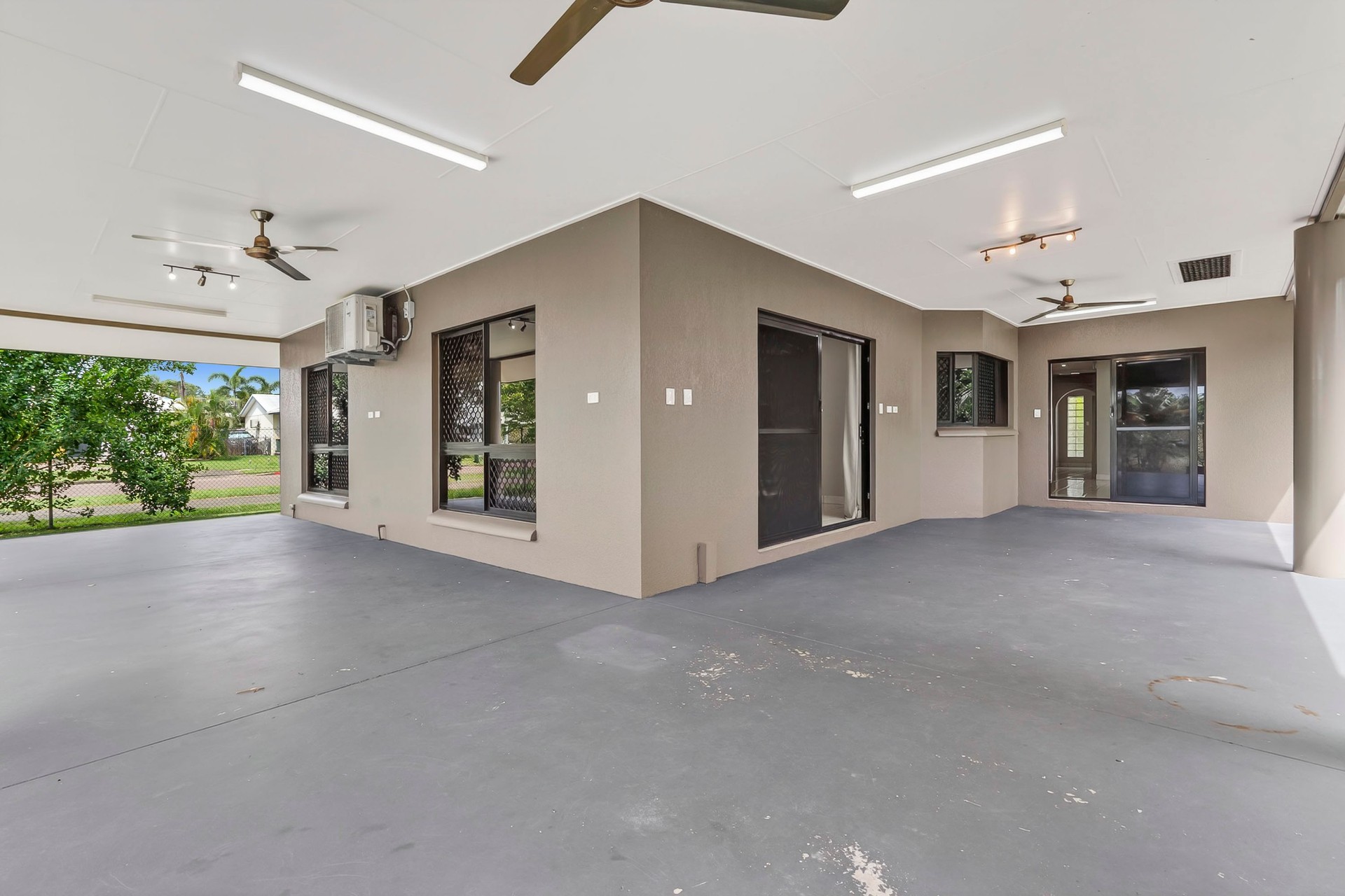 14 Riveren Court, Farrar — large covered outdoor area