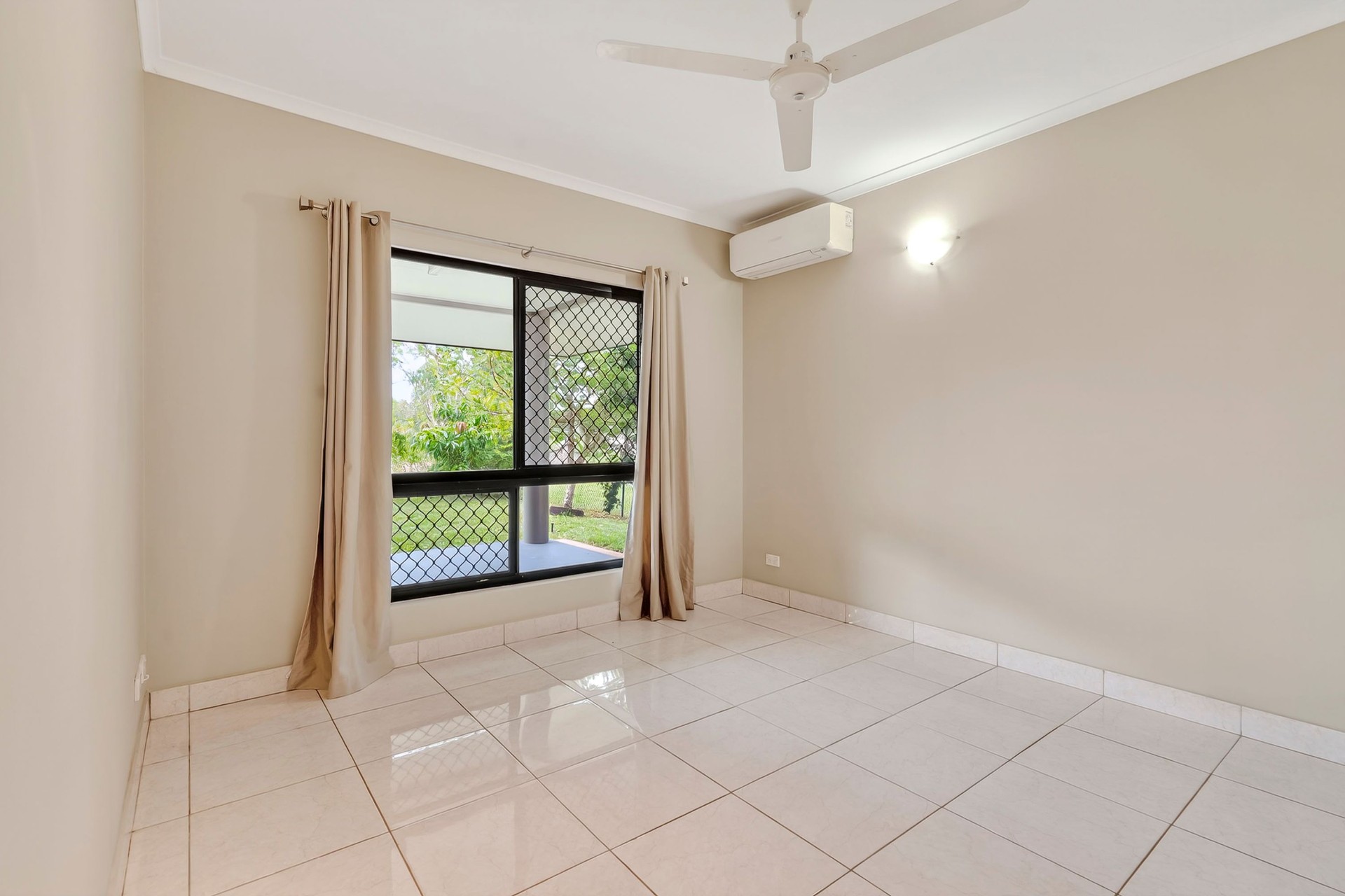 14 Riveren Court, Farrar — bedroom with garden outlook